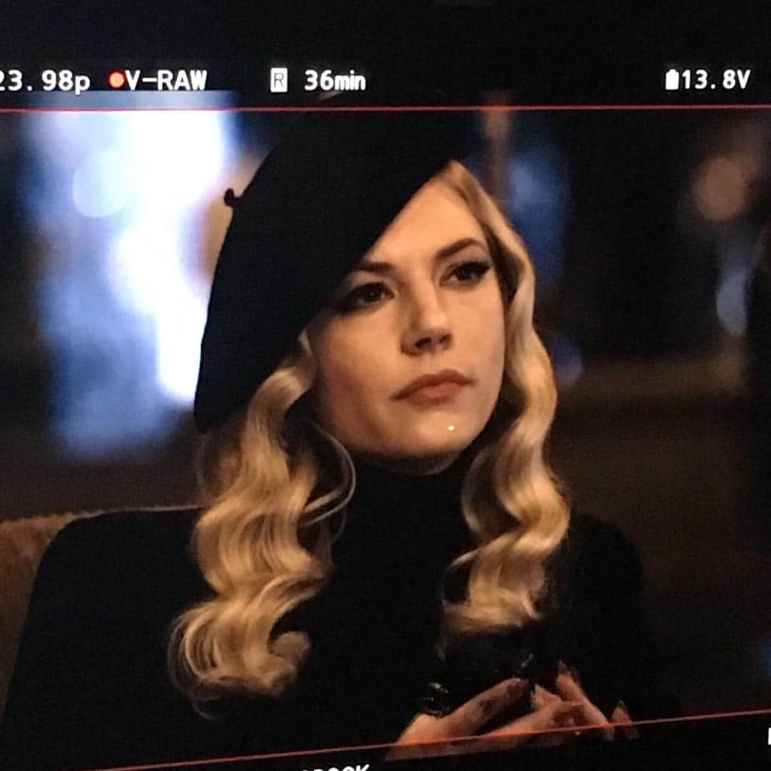 キャサリン・ウィニックのインスタグラム：「Meet Vivian.. #Polar #Netflix」