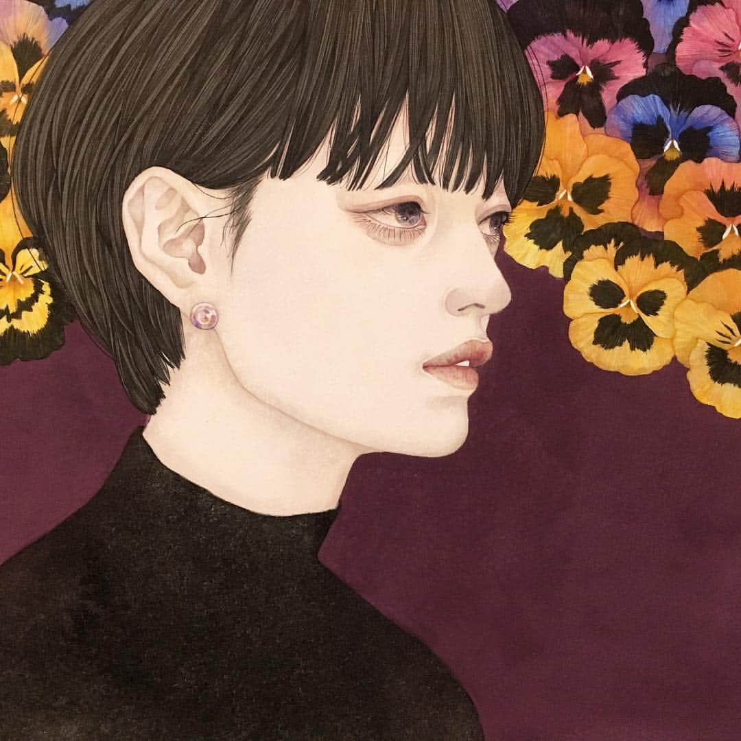 佐久間友香のインスタグラム：「detail 麻紙に墨、岩絵具、アクリル絵具 natural mineral pigments, Japanese ink ,acrylic paint on hemp paper  #illustration #art#japanesepainting#日本画#イラスト#アート#絵#パンジー」