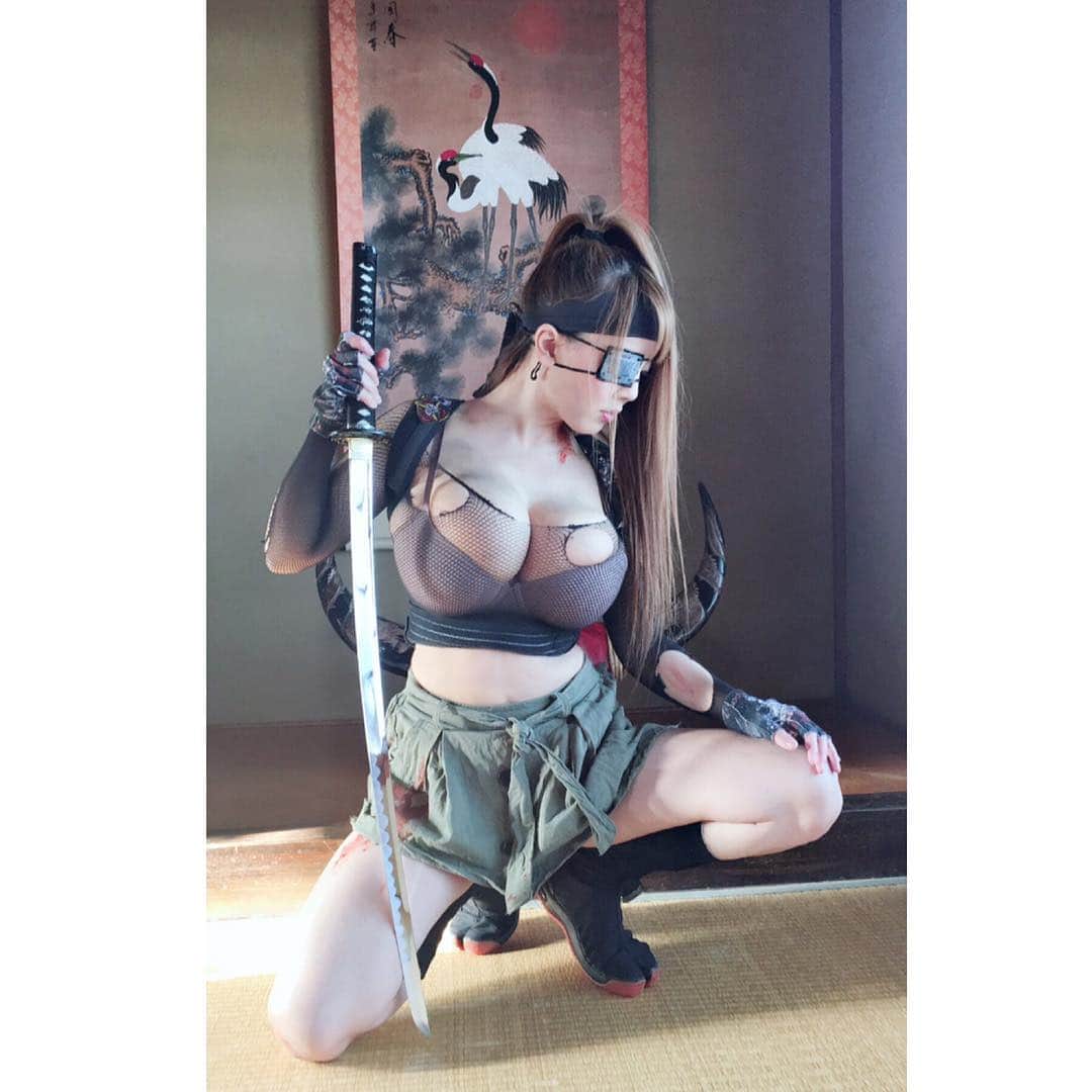 Hitomi（田中瞳）さんのインスタグラム写真 - (Hitomi（田中瞳）Instagram)「🗡i LOVE this Picture🗡 #japanesegirl #model #shoot」1月19日 3時18分 - official_hitomitanaka