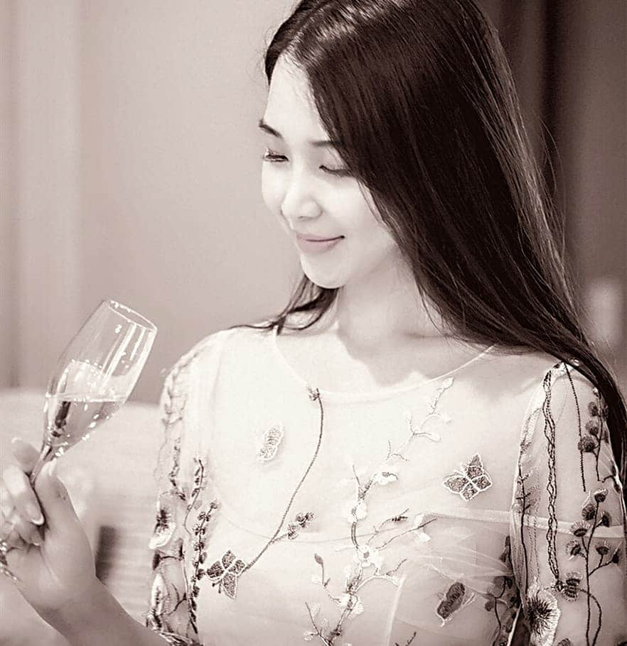 Miyu Toyonagaのインスタグラム：「#✨ #✨ #✨ - - -  Only GOOD vibes to the 2019🥂」