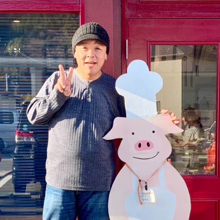 のインスタグラム：「兄弟再会！いつかオイラもここでうんまいソーセージに！」