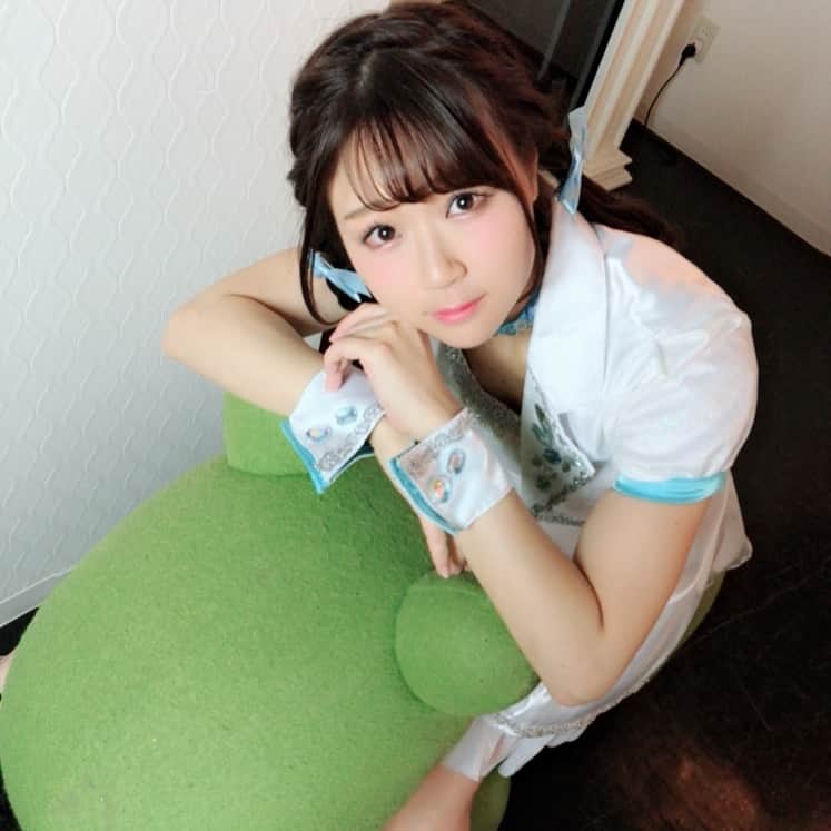 のインスタグラム：「Premony加入後初めてのアー写撮影の時の写真💓 Premonyに入ってもう4ヶ月も経ったんだね！ みんなとも○ヶ月記念とか、○日記念とかみんなそれぞれ桃子と出会った年月は違うと思うけど、そういうお祝い大好きだからしたいな💓 . . . #me #ツインテール #ついんてーる #編み込み #へああれんじ #ヘアアレンジ #水色 #水色推し #premony #japanesegirl #ユニット #idol #記念 #group #🐬 #ribbon #衣装」