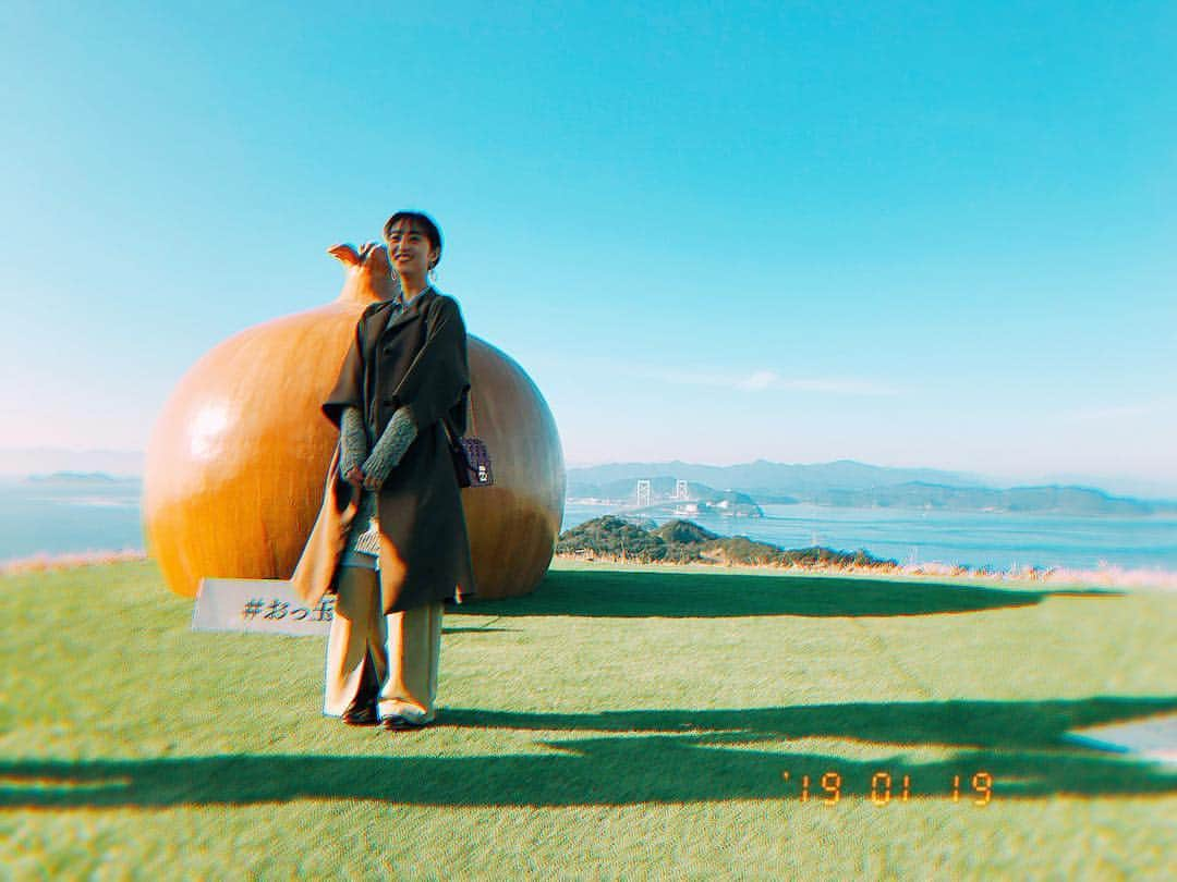 堀田茜さんのインスタグラム写真 - (堀田茜Instagram)「#おっ玉葱 #旅色 #淡路島  #スタッフさん玉葱頭 #シュール」1月19日 11時16分 - akanehotta