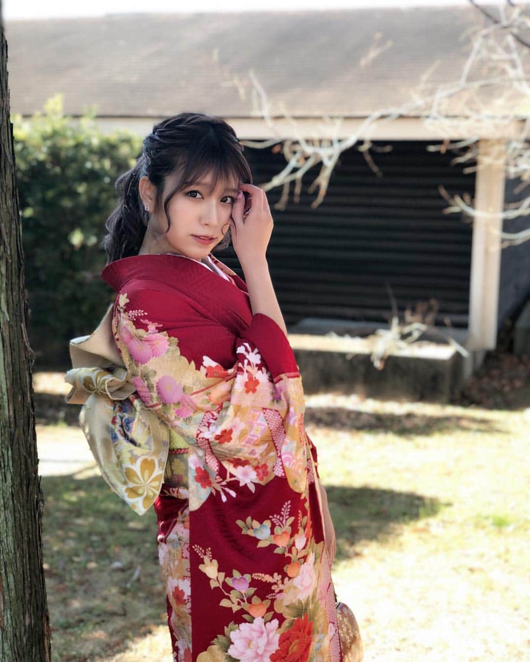 のインスタグラム：「🍒🏮🥩🦞🥤🥊🎸🏎🚨 . . #成人式#嘘ぴょん」