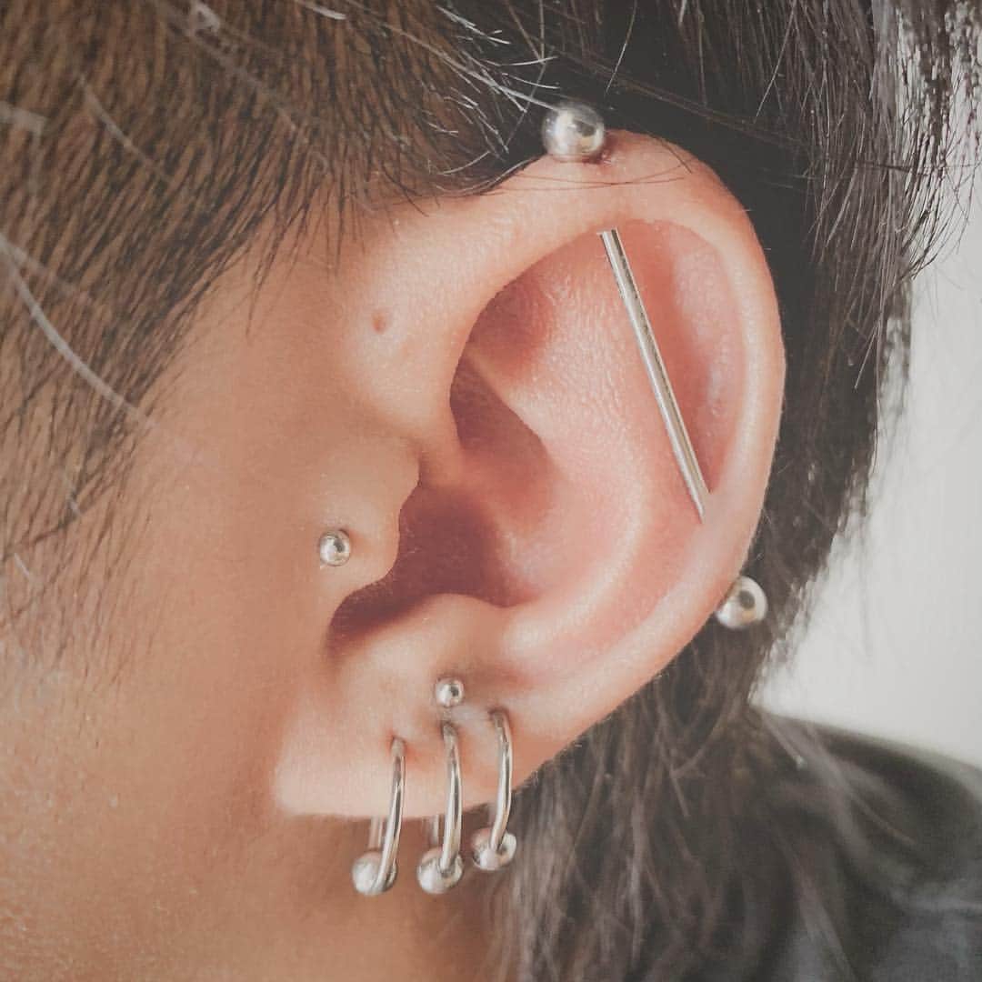あーちゃるさんのインスタグラム写真 - (あーちゃるInstagram)「次どこ開けようかな よさげなとこあったらコメントして〜  #ボディピアス#拡張ピアス#ピアスコーデ#ピアス #ピアス男子 #fff#photography #photoshop #photographer #photoshop#YouTube#YouTuber #Daith#Tragus#Industrial#pierced earrings」1月19日 13時11分 - acharukun