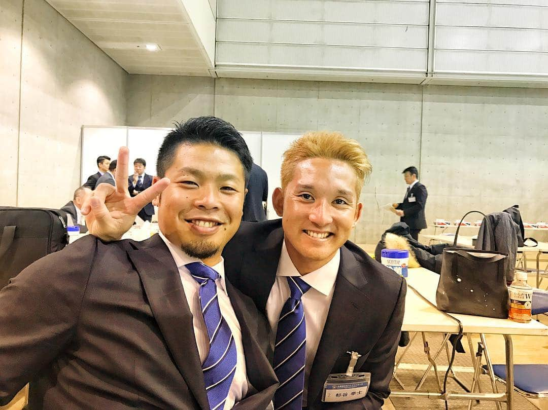 杉谷拳士さんのインスタグラム写真 - (杉谷拳士Instagram)「お疲れ様です😊 今日は日本ハム展示会がありました☺️♫ コンちゃんがInstagram始めたそうです( ＾∀＾) みなさん是非👍 2枚目はコンちゃん似顔絵☺️ 他ファイターズ選手の何枚かあるので更新します😁♫‼︎ 明日、1ヶ月振りに北海道帰ります☃️♫‼︎ 寒いですかね❓❄️ またすぐアリゾナですがオーストラリア🇦🇺では毎日練習ばかりだったので2日ほど家でゆっくりできればなと😉💨‼︎ . #近藤健介 #インスタ #漫画 #似顔絵 #コンちゃん何故かフォローしてくれない」1月19日 16時09分 - kenshi.02