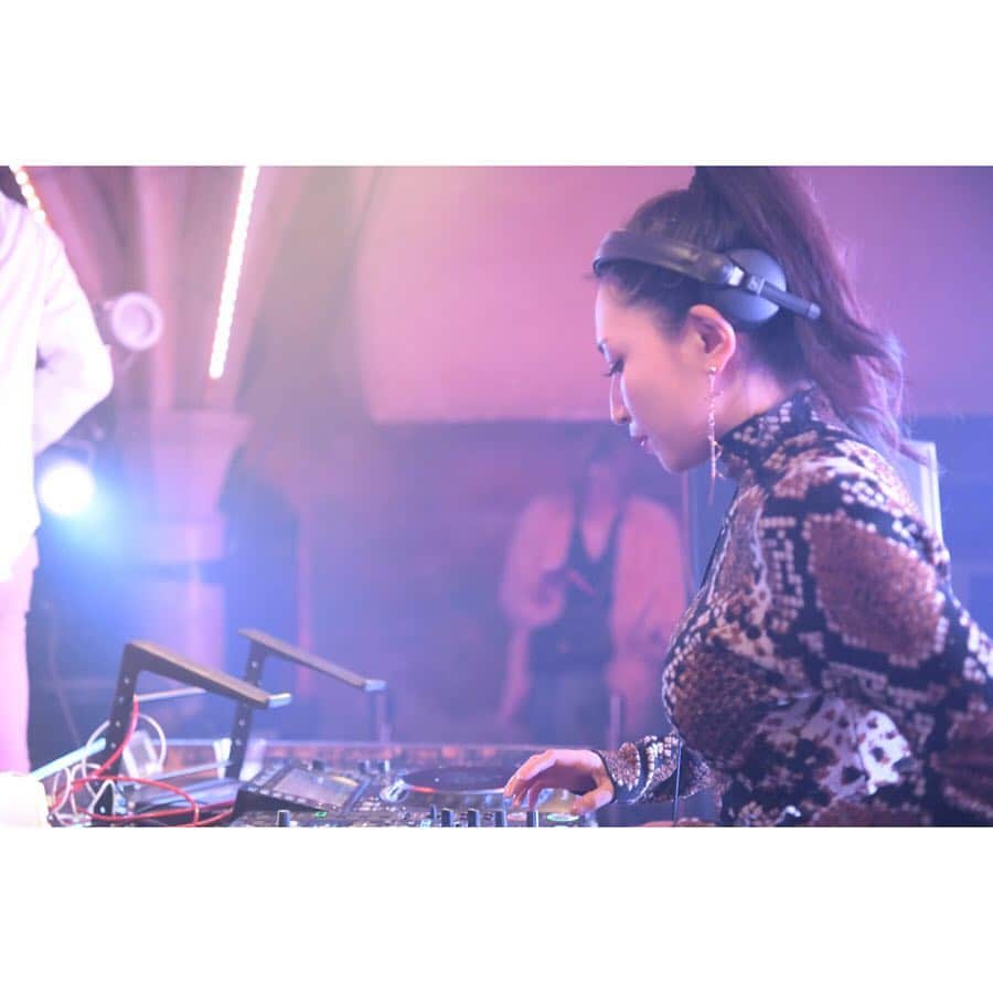 DJ LICCAさんのインスタグラム写真 - (DJ LICCAInstagram)「djdjdjdjdj ・ ・ ・ #dj #djlife #djlicca #music #hiphop #house #bass #techno #techhouse #deephouse #rnb #electrohouse #japanesedj #femaledj #girlsdj #djane #djanemag #asiandj #femaleproducer #club #japan #like4like #followme #nightclub #worldkyoto #addiction」1月19日 16時36分 - djlicca