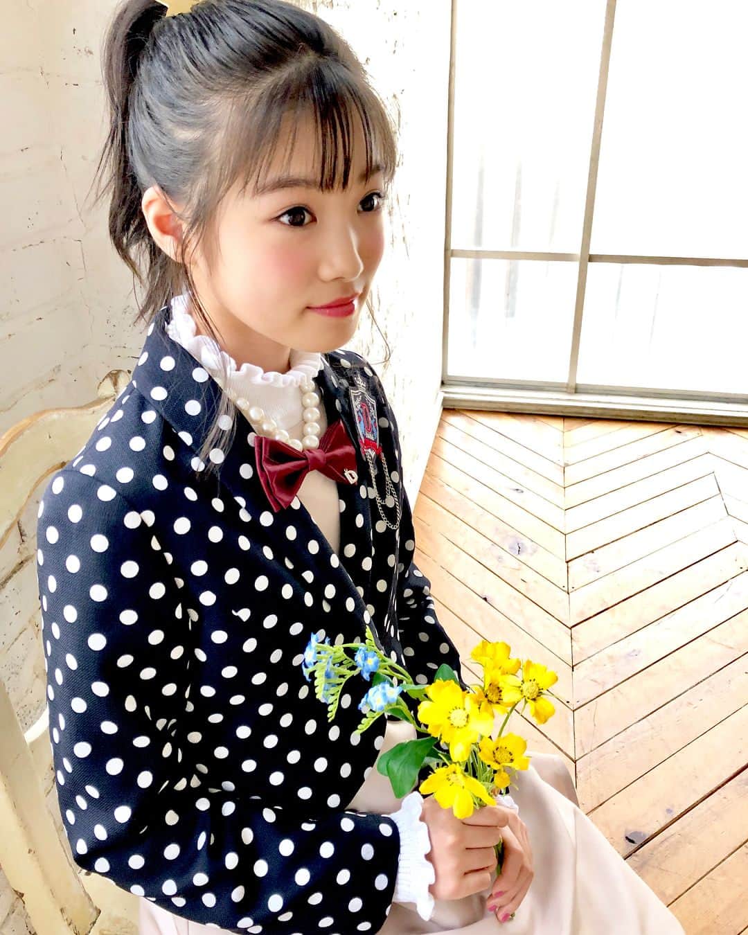 ニコ☆プチのインスタグラム：「💐 なにやら物思いにふけるちゃま。 #丸山真亜弥 #diable」