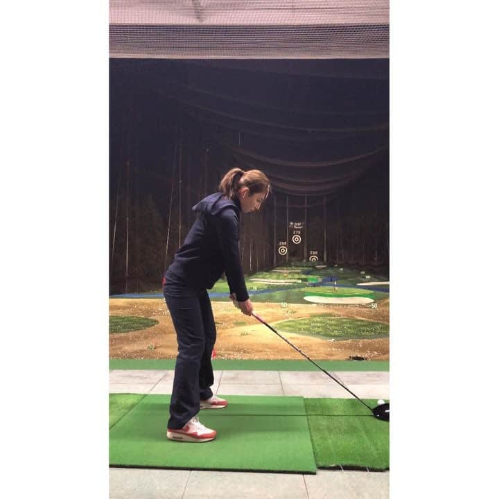 のインスタグラム：「＊ 今日のれんしゅう⛳️ . １W→９Ｉ→３W→７Ｉ . ↑この順番に意味はありません😅 動画をこの順番で載せてるだけです！ 紛らわしくてごめんなさい😂 . #golf #golfswing」