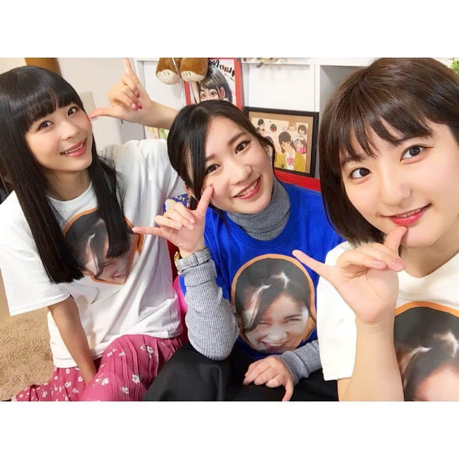 加藤一華さんのインスタグラム写真 - (加藤一華Instagram)「. 誕生日の朝にサプライズドッキリ仕掛けられたっっ😳（笑） 大好きなお友達、真面目なアイドル！ ゆっふぃーが会いに来てくれました😂😂💗 . 忙しいのによくアポ取れたなあ、なるやるなぁ、、、笑 . 私が18歳の時受けたコンテストで出会って、 お互いに夢を持って荒波を乗り越えてきた 数少ない同期の仲間なのです。 真面目な話たくさんして来たねっ😂✨ . ゆっふぃーの笑顔や輝きに沢山救われてきたなぁ。 可愛くて素敵なお姉さん(´ω｀) 感慨深いなぁ☺️……幸せ！！！ . ２枚目は君にトロピタイナ🌴ポーズ🙆‍♀️🤙 . #me #girl #flower #ゆっふぃー #寺嶋由芙 #加藤一華 #いっちー #ボンボンTV #birthday #happy #誕生日 #バレンタインデー #valentine #valentineday #いちなる」2月17日 20時57分 - ichika_kato