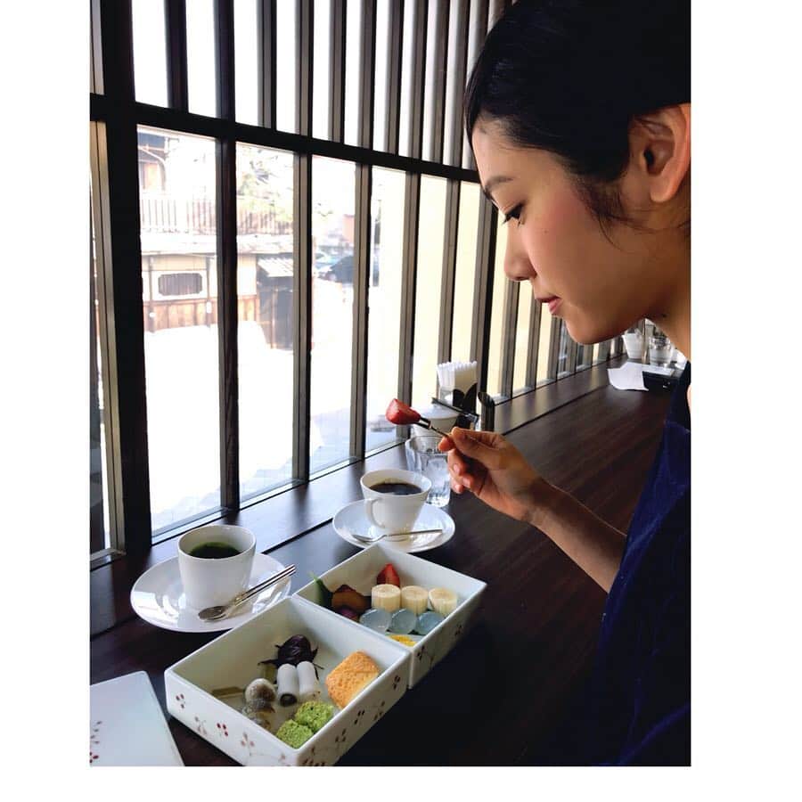 阿部純子さんのインスタグラム写真 - (阿部純子Instagram)「新たな作品がはじまります。 ・ ずっとやりたかったお仕事ができる 喜びとプレッシャー。 ドキドキする気持ちをパワーにしたいです💕 ・ 息抜きに頂いた、 抹茶フォンデュ！ #美味しかった😍 #よしがんばるぞ #みなさんも良い休日を」2月17日 16時19分 - junkoabe_official