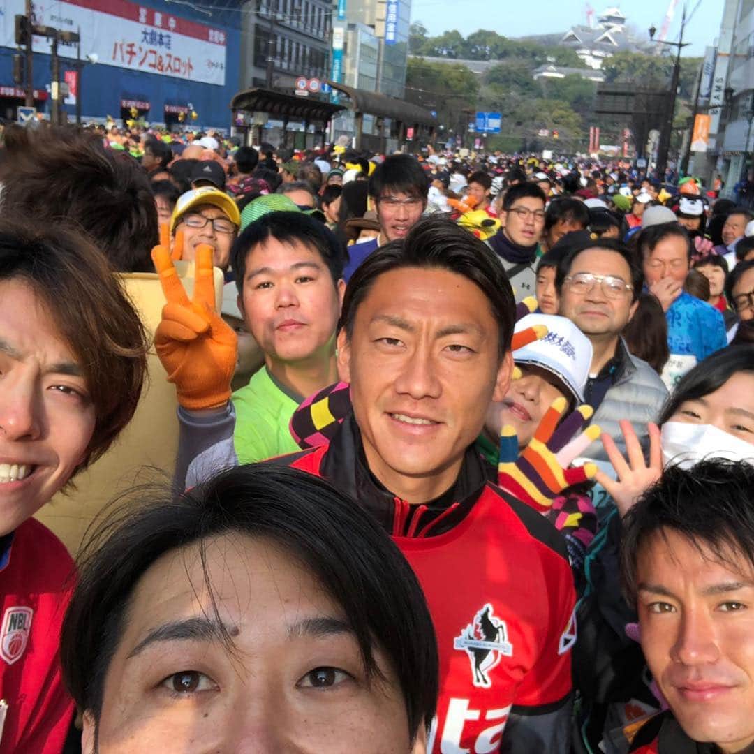 黒木晃平さんのインスタグラム写真 - (黒木晃平Instagram)「今日は熊本城マラソン2019^ ^ 復興チャレンジファンランにゲストランナーとして参加させていただきました！！ すごい盛り上がりでした！ いつかは歴史めぐりフルマラソンにも参加してみたいと思いました^ ^ #熊本城マラソン  #復興チャレンジファンラン #ロアッソ熊本 #maruku」2月17日 16時24分 - kurokikouhei