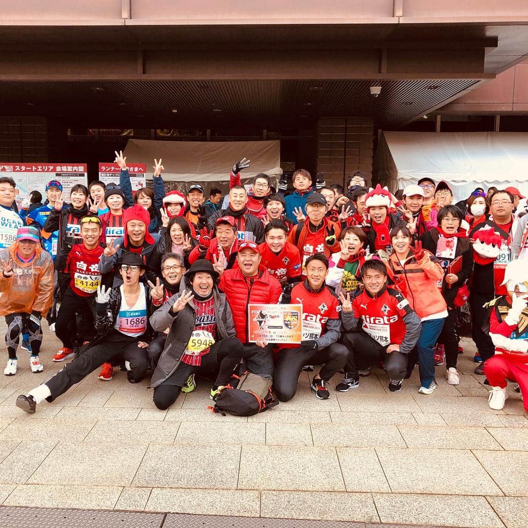 黒木晃平のインスタグラム：「今日は熊本城マラソン2019^ ^ 復興チャレンジファンランにゲストランナーとして参加させていただきました！！ すごい盛り上がりでした！ いつかは歴史めぐりフルマラソンにも参加してみたいと思いました^ ^ #熊本城マラソン  #復興チャレンジファンラン #ロアッソ熊本 #maruku」