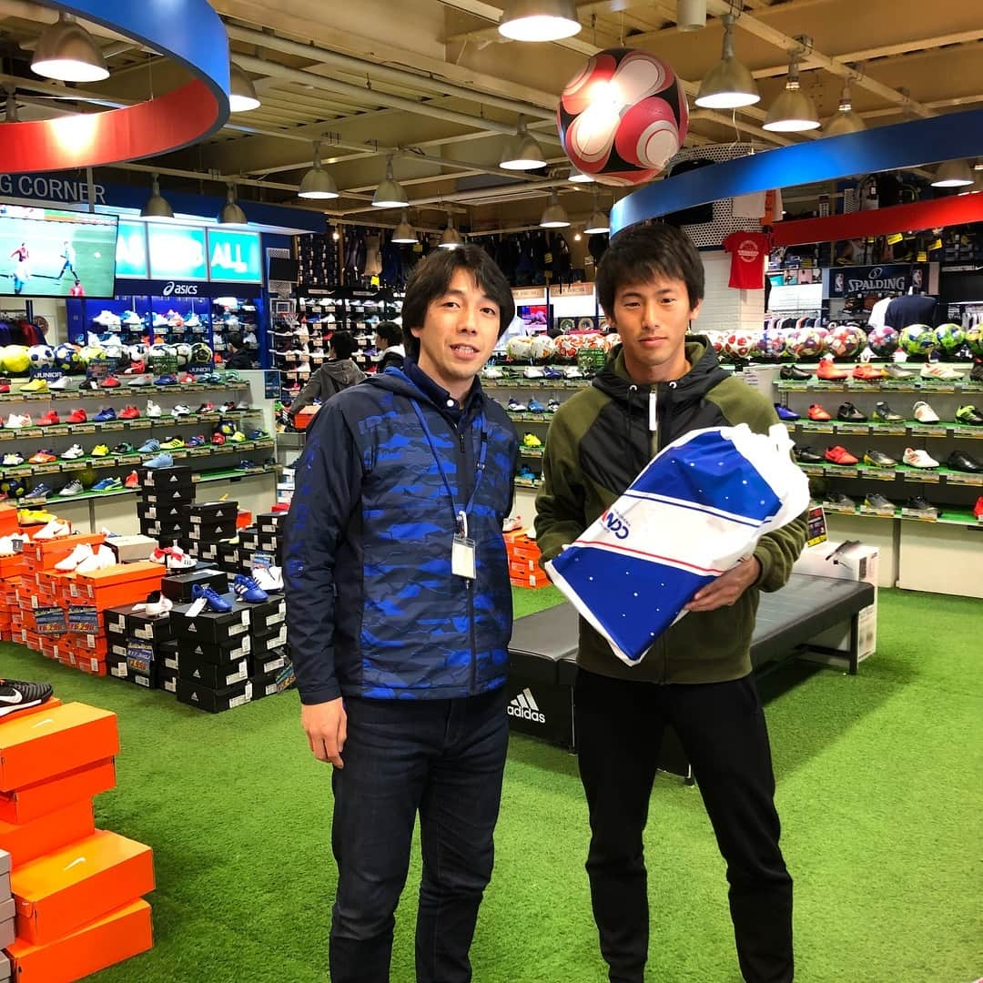 大泉和也さんのインスタグラム写真 - (大泉和也Instagram)「ando sportsさんに今年も提供して頂きました。 早くこれを履けるようにこれから頑張ります！！ なにかスポーツ用品でお探しの時は是非ando sportsさんへ！  #andosports #yscc #感謝」2月17日 17時30分 - kazuyaoizumi