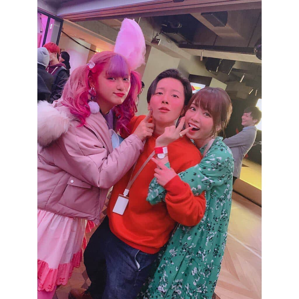 西村歩乃果さんのインスタグラム写真 - (西村歩乃果Instagram)「TIKTOK CREATOR'S LAB 2019  第一弾！！ 写真全然なかったので拾い画もあります😂  いつも画面越しに見ているtiktokerさんに会えてとてもいい経験になりました！  ステージ上で HIKAKINさん、masuoさん、ダンテさん、ぁぃぁぃさん、きりたんぽさんの前で tiktoker 3名(kitakazeさん、ひなた、ほの) がtiktokについてのトークをしたのですが めちゃめちゃ緊張しました。笑  HIKAKINさんに 「いつもありがとうこざいます」 って言ってもらえて 「こちらこそありがとうございます」 って言ってたら  ひなたが 「ちょっとあんた、いつもってなんなのよ！」って突っ込んできたから 「いつもHIKAKINさんのお面を勝手に被らせてもらってるだけです」 って説明しといたwww  気さくで優しい方でした😳  #tiktok #tiktoker #creatorslab」2月17日 18時22分 - honoka.n28