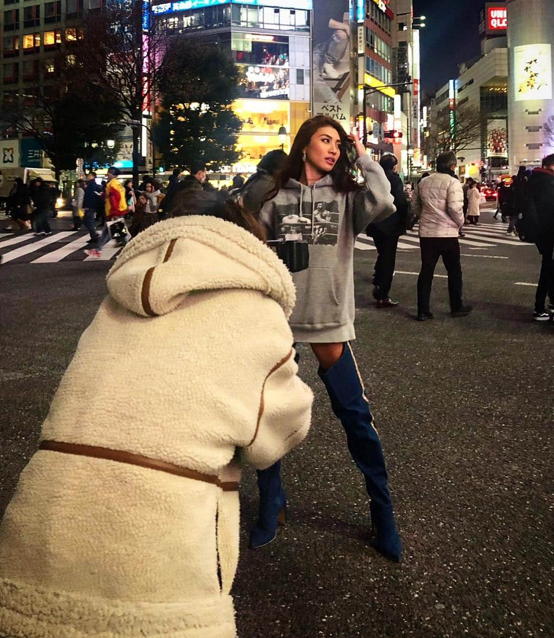 青山めぐさんのインスタグラム写真 - (青山めぐInstagram)「. 👕: #hardhit . 👢: #yello. 💍: #luciferanddiana  #tokyo #shibuya #ootd #ring #ld #parker #tops #shoes #boots #kneehighboots #yelloshoes #shooting」2月17日 18時35分 - megu_19880928