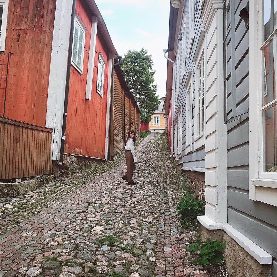 高山一実のインスタグラム：「. . 坂 . #finland🇫🇮 #porvoo」