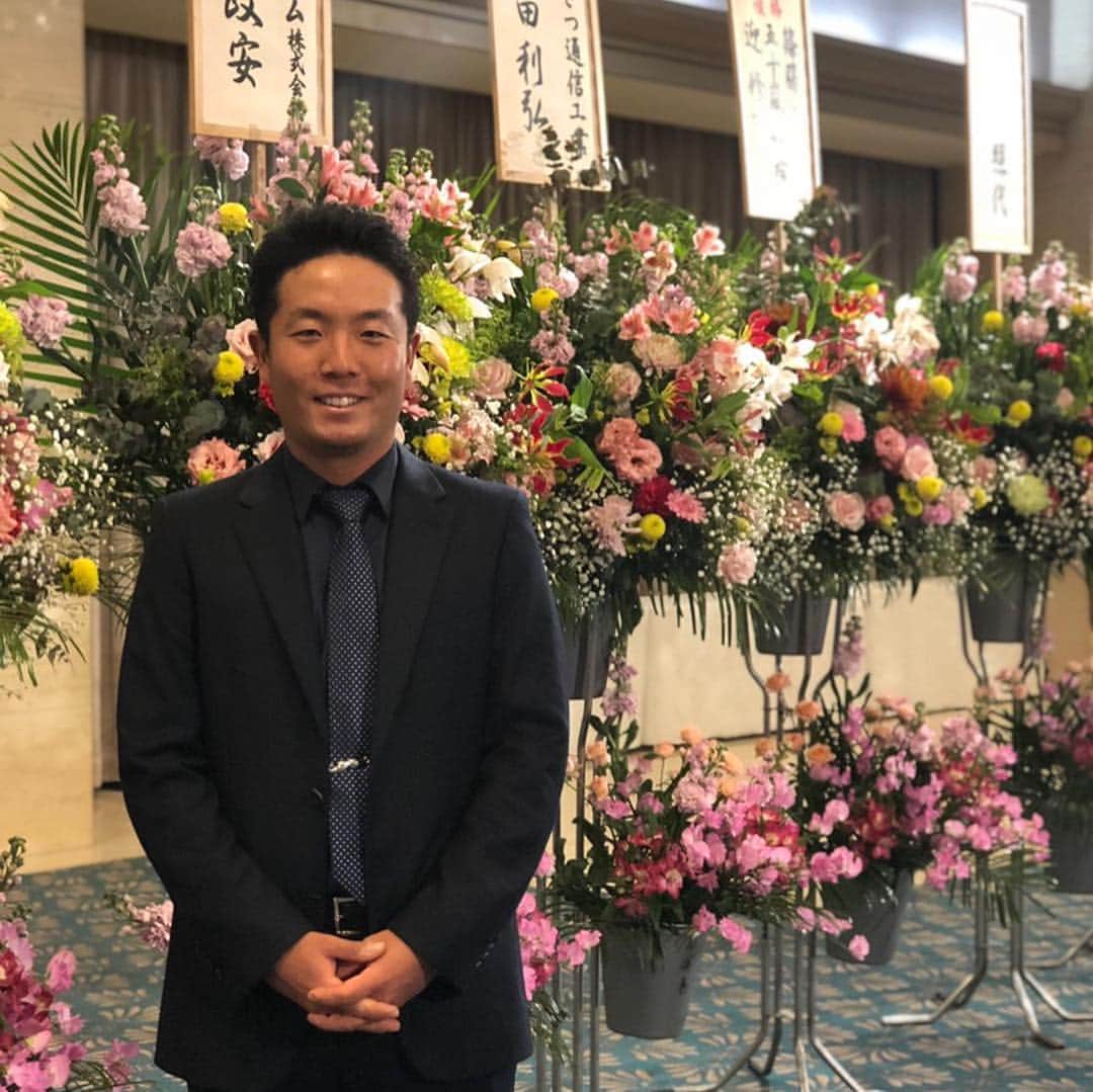 稲森佑貴のインスタグラム：「遅らせばながら昨夜は祝勝会でした😊 びっくりするぐらいたくさんの方々にお越しいただいてとても感謝です！ 今年もまた優勝目指して頑張ります💪 #稲森佑貴  #城山ホテル鹿児島  #五洋ホールディングス #ノバシステム  #日本オープンゴルフ選手権  #祝勝会 #ありがとうございます」
