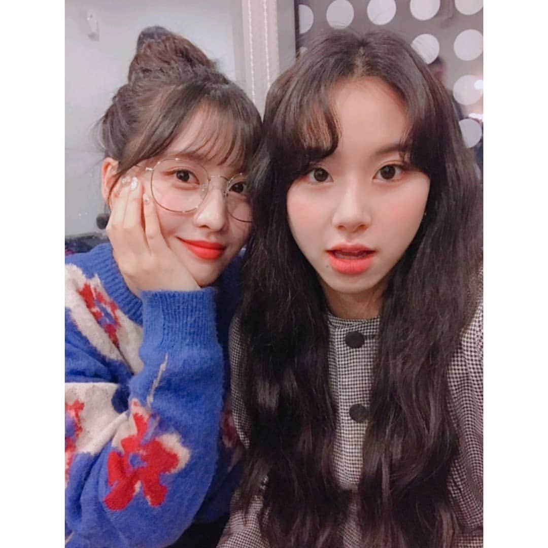 TWICEさんのインスタグラム写真 - (TWICEInstagram)「원스.....모해애애애앵...??🐷💜 난 오늘 챙이 할머니가 만들어주신 김밥 엄청 많이 먹어서...너무 행복해...🐷아..사진 찍을걸..ㅋㅋ 세상에서 젤 맛있는 김밥인데...😳」2月13日 23時52分 - twicetagram