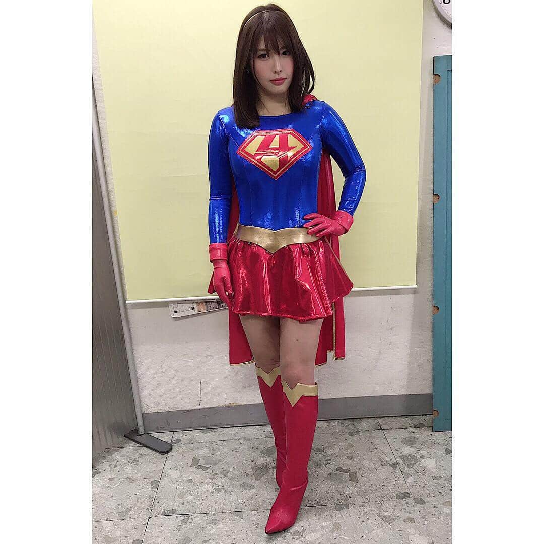 新村あかりのインスタグラム：「GIGAさんで衣装合わせしてきました！！ #giga #アメコミ #コスプレ」