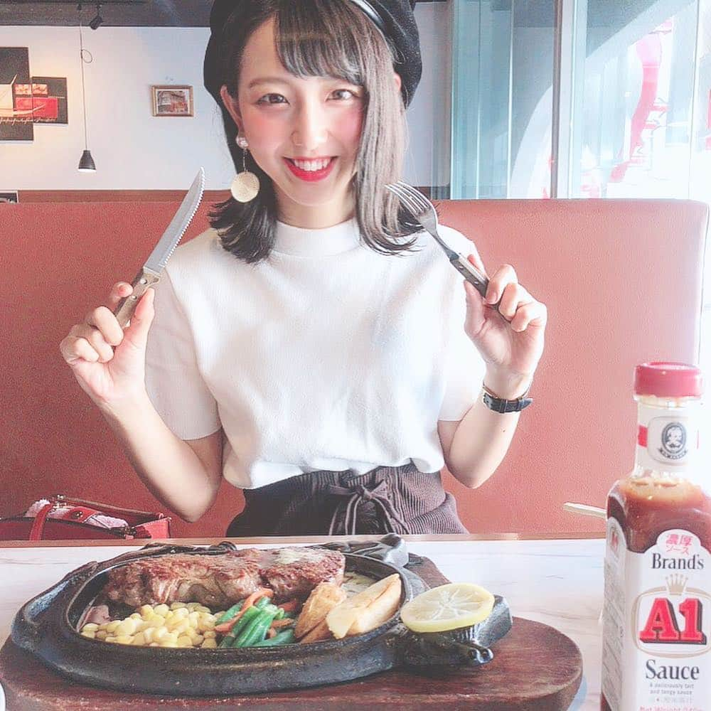 池永百合さんのインスタグラム写真 - (池永百合Instagram)「沖縄といえば締めステーキ🥩🍴 ジャッキー、88、HAN'S…有名なお店がたくさんある中で、88のステーキと最後の写真がHAN'Sのステーキです💓💓 私は、個人的に88推し🙆‍♂️お肉が柔らかくて肉厚で💓💓 ・ ・ 沖縄の方は #A1ソース をかけて食べるのがメジャーらしいけど、私はA1ソースが苦手なので別のソースをかけて食べてます。笑 去年食べたジャッキーステーキは、A1ソースしかなかったから、頑張った記憶ある😂笑 ・ ・ ・ #沖縄の思い出シリーズ #沖縄 #沖縄ステーキ #ステーキ #ジャッキーステーキハウス #沖縄ステーキハウス88 #ジャンボステーキハンズ #200gじゃ足りなかった #締めステーキ #池永百合 #中スポ公認グランパス応援マネージャー #dela #アイドル #idol #レースクイーン」2月13日 16時16分 - ikenaga_yuri