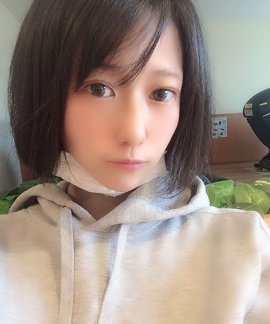 澤田百合亜さんのインスタグラム写真 - (澤田百合亜Instagram)「いつも応援してくれてありがとうございます。 メッセージにて、お仕事案件などいただく事や、お友達になりましょう！とのメッセージが良く寄せられます。 気持ちとして、大変ありがたいですが、事務所所属の上、個人間でのDMのやりとりは事務所から禁止されております。 お仕事の案件のご依頼もプロフィールにあるメールアドレスにお寄せ頂けますと嬉しいです！！ 今後とも百合亜をよろしくお願い致します🙇‍♀️」2月13日 16時32分 - yuria1991