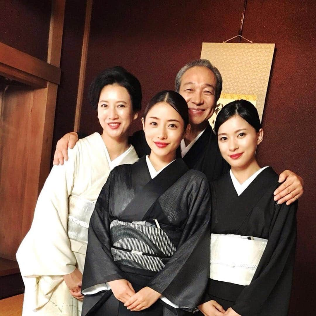 日本テレビ「高嶺の花」さんのインスタグラム写真 - (日本テレビ「高嶺の花」Instagram)「‪皆さま、お久しぶりです。‬ ‪2018年夏、美しい生け花に囲まれ、美女と野獣の恋愛模様を描いたドラマ「#高嶺の花」のDVD&Blu-ray BOXが本日発売されます！‬ ‪再び「高嶺の花」の世界に浸ってくださいね。‬ ‪#石原さとみ #峯田和伸 #芳根京子 #千葉雄大‬」2月13日 16時25分 - takanehana_ntv