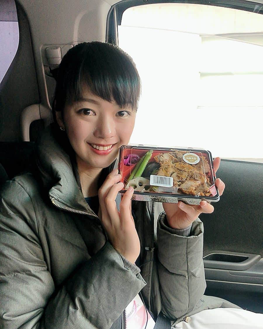 紀真耶さんのインスタグラム写真 - (紀真耶Instagram)「#取材 シリーズ お弁当・お惣菜大賞2019  カツにたっぷり野菜の組み合わせだと、いくらでも食べられる！なんて思う方もいるかもしれませんね(^^) おにぎりも最高でした！ ！  #お弁当#お惣菜#お弁当お惣菜大賞#2019#カツ丼#おにぎり#スイーツも #テレビ朝日#スーパーjチャンネル#アナウンサー#紀真耶」2月13日 17時38分 - maya0kino