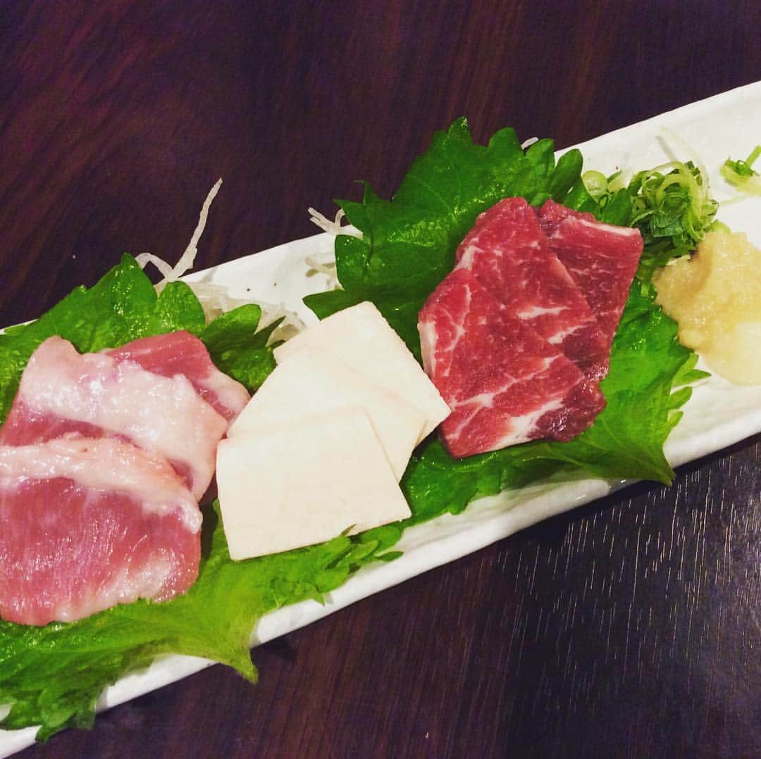 泳ぎイカ 九州炉端　弁慶 姫路店のインスタグラム：「こんばんは弁慶姫路店です。 美味しい馬刺しいかがですか！」