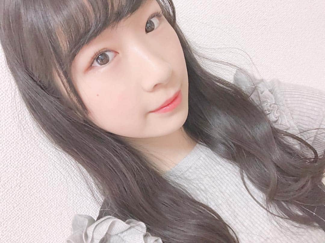 高橋七実のインスタグラム：「・ ・ 髪を切った時に、美容師さんに髪を巻いてもらいました☺️ ・ 髪を巻くのは久しぶりだったので、ちょっと新鮮な感じがします❤︎ ・ ・ ・ #ゆるふわ巻き#ヘアスタイル #少しだけ短くなりました #高橋七実#ngt48」