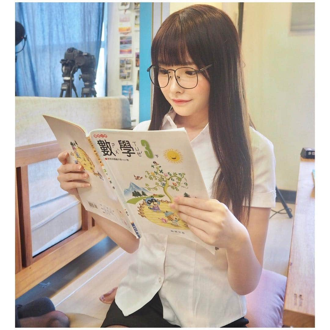 橋本ありなさんのインスタグラム写真 - (橋本ありなInstagram)「めがねちゃん🤓 前髪ぱっつんすき💗」2月13日 18時51分 - arina_arata1215