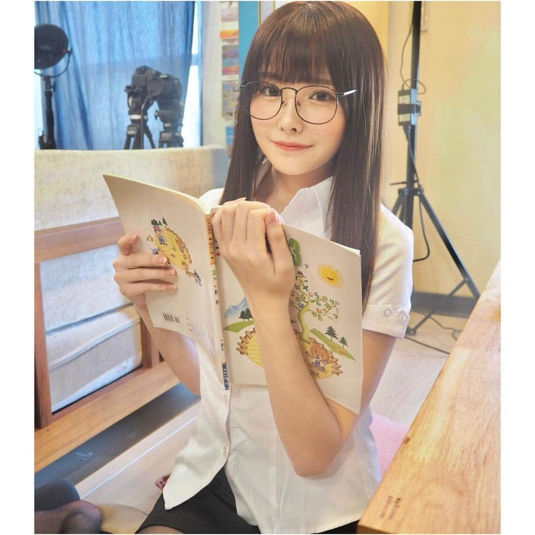 橋本ありなのインスタグラム：「めがねちゃん🤓 前髪ぱっつんすき💗」