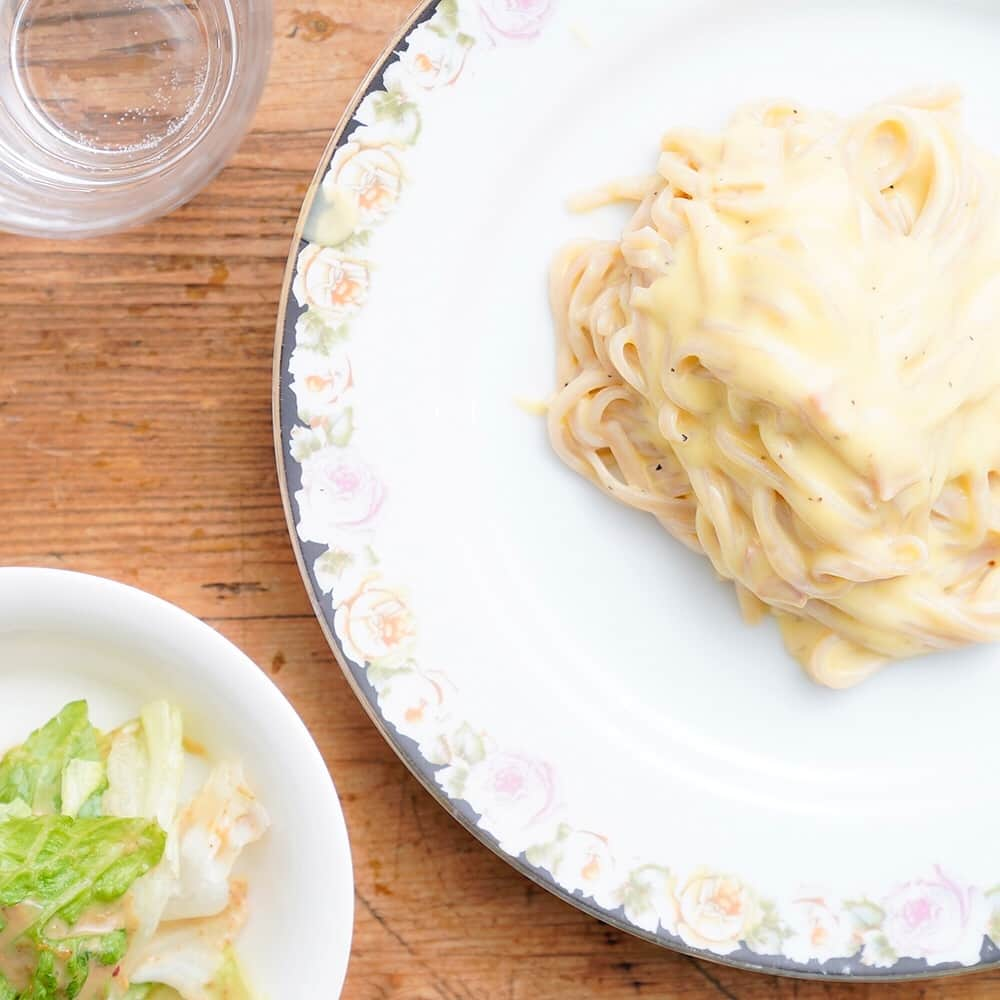 スーパーフーズジャパン 公式アカウントのインスタグラム：「. 秋田県産あきたこまち使用 こまち麺パスタで、カルボナーラ作ってみました😋 ヘルシーなカルボナーラって新鮮ですね😆✨ #スーパーフード #スパフ #superfood #美容 #健康  #ダイエット #チアシード #カカオ #パスタ#スパゲティ #こまち麺 #あきたこまち #お米 #米粉 #生麺 #インスタ映え#スムージー#すむーじー #置き換え #置き換えダイエット #トマトソース #ボロネーゼ #フォー #玄米 #けんこうごはん #ダイエットメニュー」