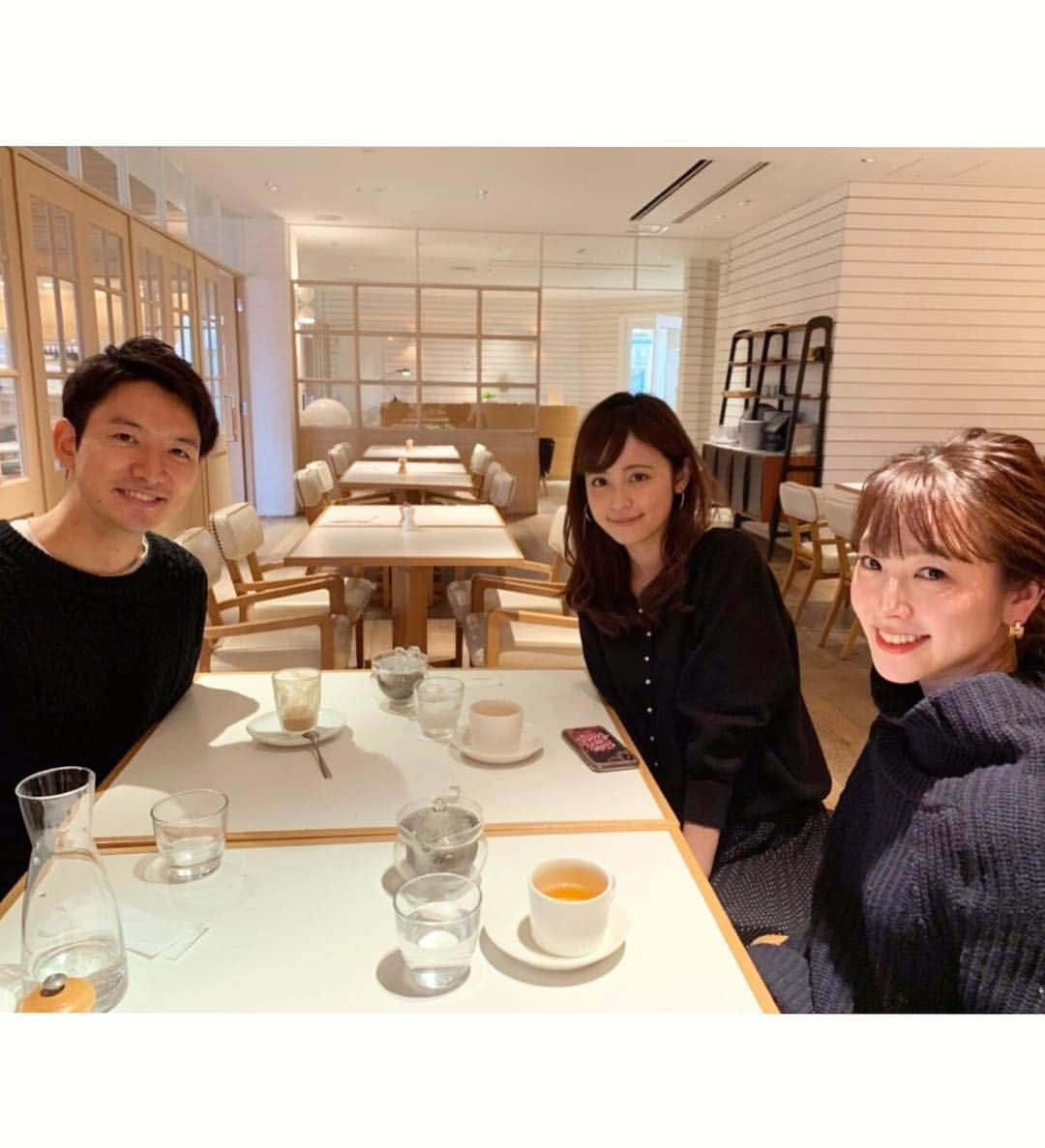 久慈暁子さんのインスタグラム写真 - (久慈暁子Instagram)「* 先日生田さんと三上さんと パンケーキを食べに行ってきました🤤🥞 一度お会計したのに話が盛り上がって またお茶をしてしまいました🍓笑 * #パンケーキ #おしゃランチ #みんな黒い服 #生田竜聖 アナ #三上真奈 アナ」2月13日 20時13分 - kuji_akiko