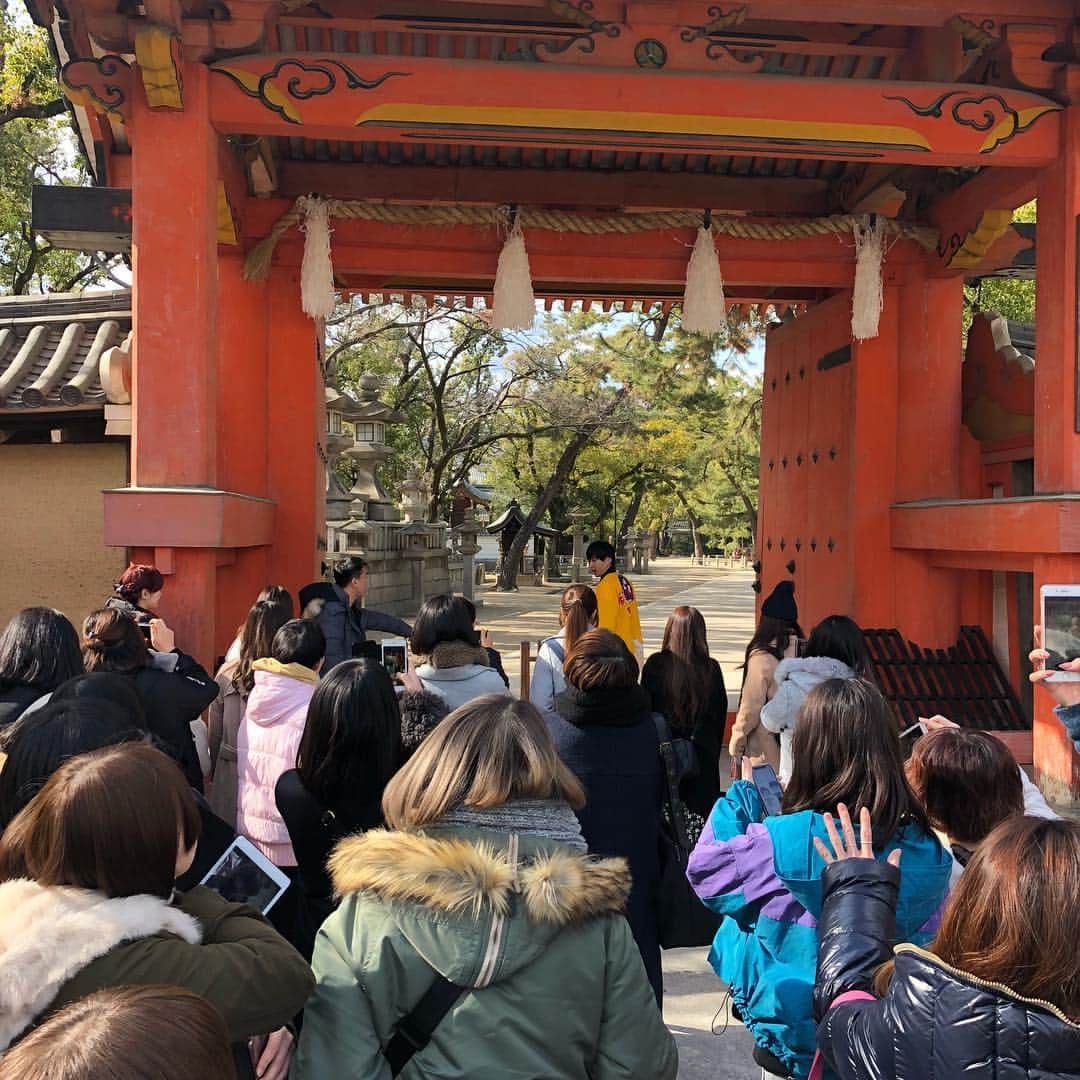 安井のインスタグラム：「昨日のバスツアーで2番福の伊丹さんに西宮神社の中を案内してもらった😁」