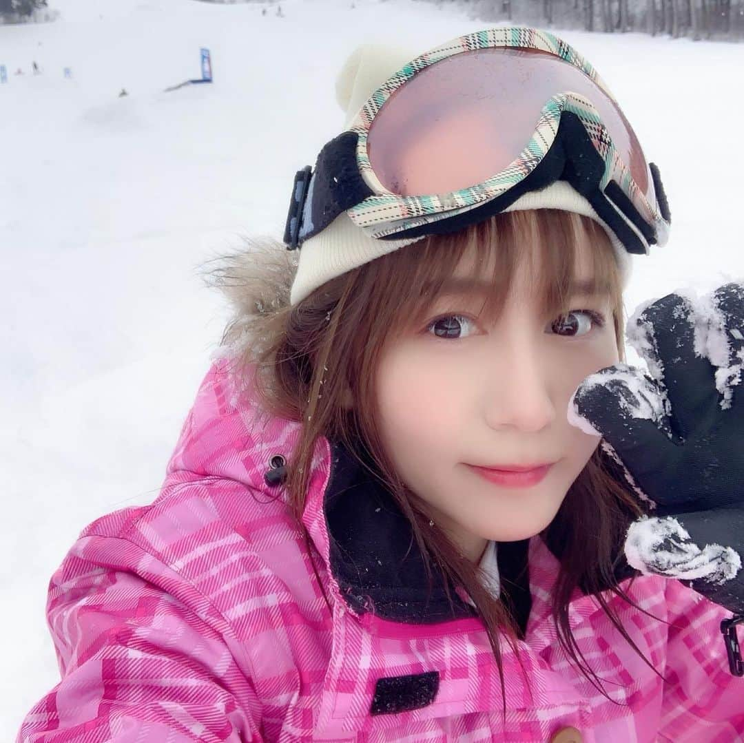 大場美奈さんのインスタグラム写真 - (大場美奈Instagram)「❄️ ゲレンデマジックとは！ 着膨れしちゃってるし、上下ピンクでコドモ状態🧸💭 可愛いウェア買おうと心に決めた😠💓 #スノボ #福井和泉スキー場」2月13日 20時46分 - obamina__43