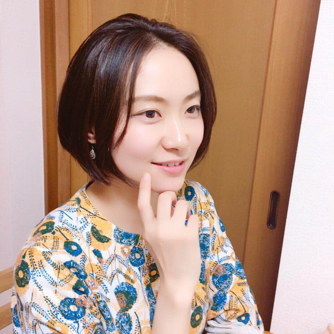 右手愛美さんのインスタグラム写真 - (右手愛美Instagram)「髪切りました！小学校以来のショートヘア！気分転換💇‍♀️✨✨ #ショートヘア #大人ショート #ハイライト」2月13日 21時22分 - utemanami