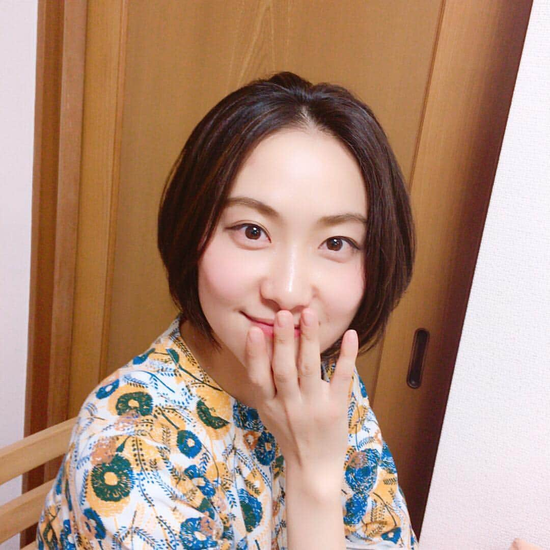 右手愛美さんのインスタグラム写真 - (右手愛美Instagram)「髪切りました！小学校以来のショートヘア！気分転換💇‍♀️✨✨ #ショートヘア #大人ショート #ハイライト」2月13日 21時22分 - utemanami