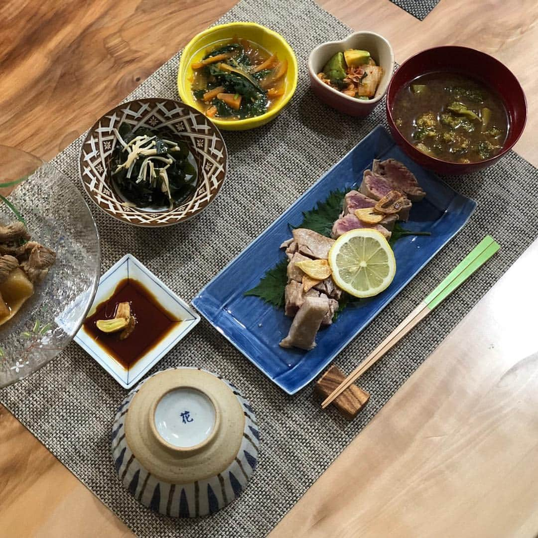 福田晃斗さんのインスタグラム写真 - (福田晃斗Instagram)「. . ATELIER MOKUBA‼︎ . . #sagantosu  #sekikagu  #ateliermokuba  #tochinoki  #diningtable #関家具 #一枚板 #栃の木 #ダイニングテーブル #一目惚れ #自宅にパワースポットがある感じで最高 #一生物 #このテーブルからもパワーをもらって頑張ります」2月13日 21時27分 - akito_fukuta_official