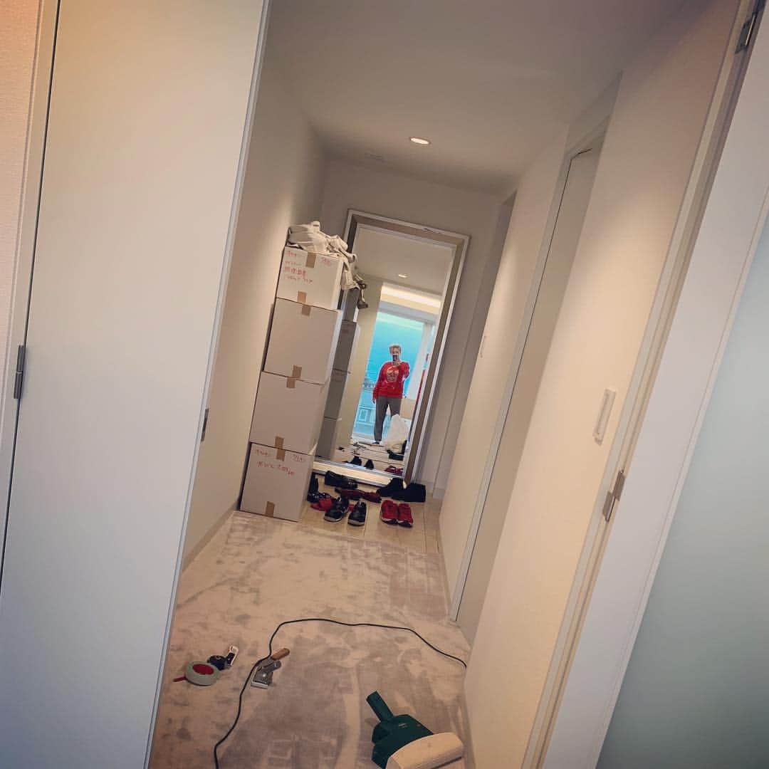梅宮アンナさんのインスタグラム写真 - (梅宮アンナInstagram)「部屋はまだまだ片付いていません😅😅 すーちゃんは、あっという間に成長しました🤪  声出す時は、だいたいオシッコしたい時なんです🐶  部屋片付いたら写真アップします。  #pekingese #move #引っ越し」2月14日 6時46分 - annaumemiya