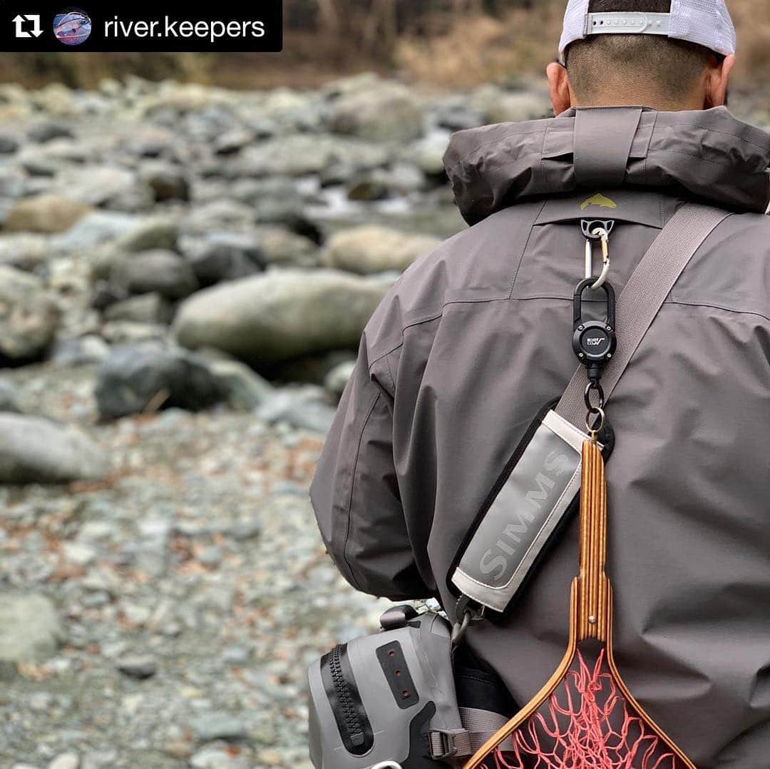 ROOT CO. Designed in HAKONE.さんのインスタグラム写真 - (ROOT CO. Designed in HAKONE.Instagram)「. @river.keepers 様、ご愛用ありがとうございます。 ・ #root_co #carabiner #outdoors #outdoorgear #outdoorlife #fishing #fishinggear #fishinglife #lifestyle #アウトドアギア #フィッシングギア ・ Repost from @river.keepers 管釣りで肩慣らし。磁石内蔵のコードリール初使用でランディングネットが便利になったのが収穫✨#fishing #trout #troutfishing #troutlure #outdoor #釣り #トラウト #トラウトフィッシング #トラウトルアー #アウトドア #ygl #管釣り #やどりき #simms #シムス #rootco #ルート #magreel360 #マグリール360」2月14日 18時51分 - root_co_official