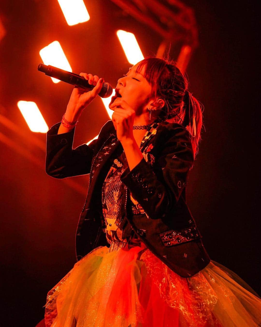 LiSAさんのインスタグラム写真 - (LiSAInstagram)「東京Day1ありがとうございましたっ。本日もよろしくお願いします。 photo by. hajime kamiiisaka @kamiiisaka  #LiSA #ZeppTokyo」2月14日 10時53分 - xlisa_olivex