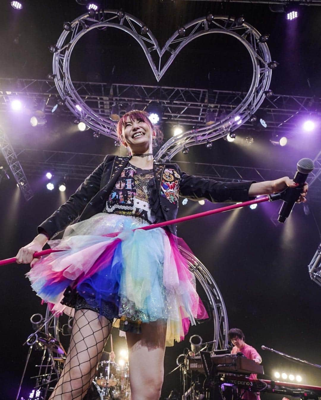 LiSAさんのインスタグラム写真 - (LiSAInstagram)「東京Day1ありがとうございましたっ。本日もよろしくお願いします。 photo by. hajime kamiiisaka @kamiiisaka  #LiSA #ZeppTokyo」2月14日 10時53分 - xlisa_olivex