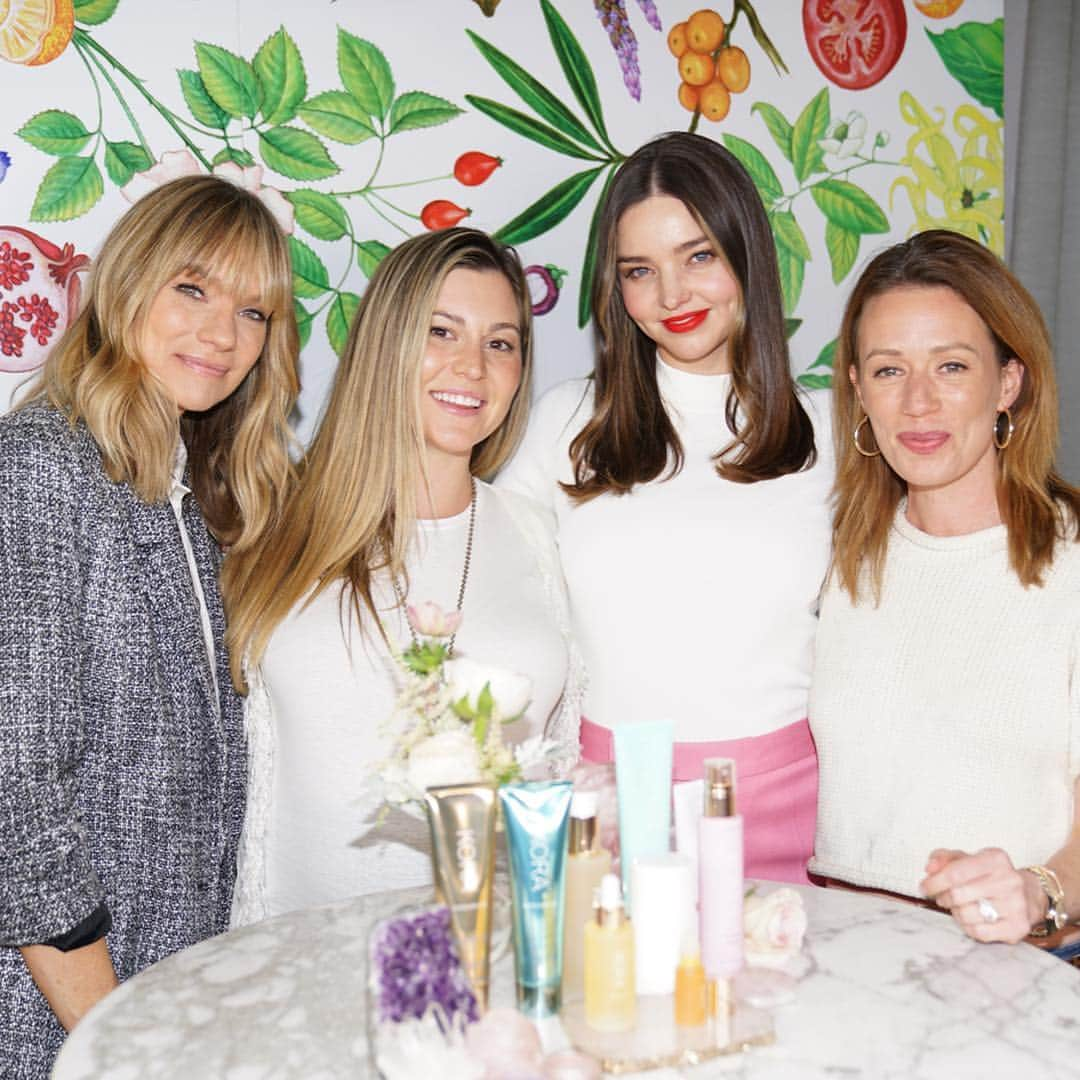 ミランダ・カーさんのインスタグラム写真 - (ミランダ・カーInstagram)「I had such a great time at the @koraorganics event last night! Thank you to everyone who came out to meet me and special thanks to @thegrovela & @189bydominiqueansel for hosting. We are so lucky to have had some of the best reiki healers in LA doing reiki sessions on all the guests - thank you @kelseyjpatel @rejuvenatewithnousha @heathermartins - you guys are amazing and I’m so grateful for the love and energy you brought to our event 🙏🏼」2月14日 11時44分 - mirandakerr