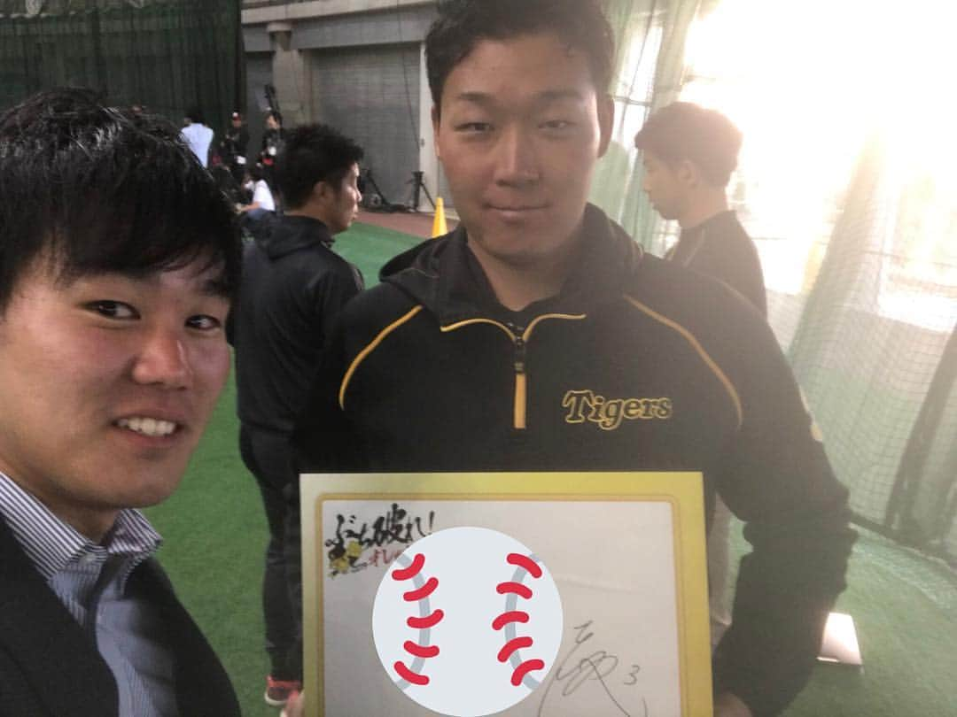 服部優陽さんのインスタグラム写真 - (服部優陽Instagram)「⚾️﻿ 大山悠輔選手の私生活と技術論に迫る！！﻿ ﻿ 今年阪神の4番として期待される若き大砲！﻿ ﻿ 実はこのオフから一人暮らしを始めています。﻿ 大山選手いわく、「人生初の一人暮らし」﻿ 自炊が多いという大山選手の﻿ ツッコミどころ満載の得意料理とは！？﻿ ﻿ さらに「本当は教えたくないんですよ〜」と語る﻿ 技術論もこっそり教えてくれました！﻿ 記事でよく目にする"下半身主導の打撃"﻿ なんと大山選手の実演付きです！﻿ ﻿ インタビューのあと﻿ 「マジでありえないですよー笑」と言われるくらい﻿ 赤裸々にいろんな話をしてくれました。笑﻿ ﻿ 今日2/14(木)の #報道ランナー ﻿ スポーツコーナーで放送予定です！﻿ ⚾️﻿ #大山悠輔 #3 #tigers #hanshintigers #とらほー #阪神タイガース #toraco #野球女子 #甲子園 #タイガース #虎党 #カンテレ #アナウンサー」2月14日 12時05分 - hattori.yuhi_ktv