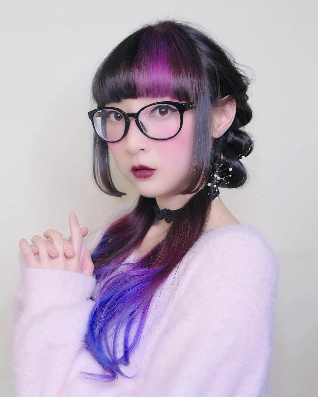 のインスタグラム：「バレンタインデーにちょうどいいお花で飾ってるツイスト編み💘やっぱり髪セットするなら @number76_takahashi さんだね！いつもありがとう😘💕 @hair_salon_nalu  A twisted French braid decorated with baby’s breath 💐 just in time for Valentine’s Day💘 Hair set by @number76_takahashi 💕 She’s hands down the one to go to for special occasion hair sets😍💕 . . . 髪セット提供ありがとうございます @number76_takahashi @hair_salon_nalu 💕 初めてご来店のお客様20%off✨  Hair set sponsored by @number76_takahashi @hair_salon_nalu 💕 English OK 👌🏻 first time customers 20% off ✨ . . Glasses: #coach  Choker: #milhae  Top: #honeysalon . . #rinrindoll #rinrinhair #number76 #naluhairsalon #japanesehairsalon #tokyohairsalon #omotesandohairsalon #japanesehairstyle #valentinesdayhair #東京ヘアサロン #表参道ヘアサロン #ヘアセット #バレンタインデーヘア #ツインテール #ツイスト編み  #twistedfrenchbraid」
