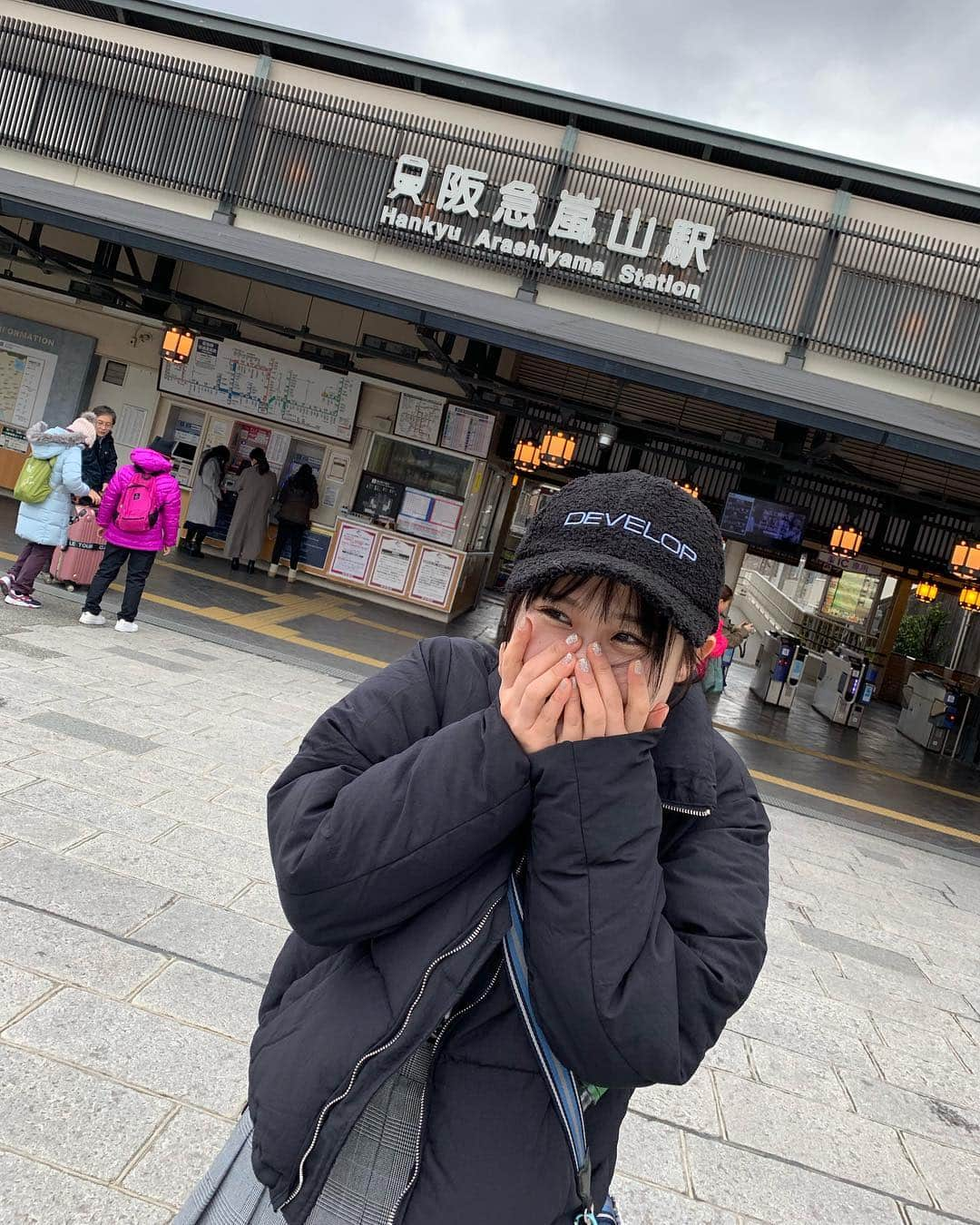 村川緋杏さんのインスタグラム写真 - (村川緋杏Instagram)「この前京都に行ってきました〜🥺💗 . 心が浄化されまくったので〜 . みんなにもおすそわけやで(ᵔᴥᵔ)💟 . . 🖤 #アウター #bershka #ダウン . 🖤#ショルダーバッグ #miumiu . #京都 #京都旅行 #旅行 #国内旅行 #嵐山 #阪急嵐山 #冬」2月14日 12時41分 - murakawabibiann