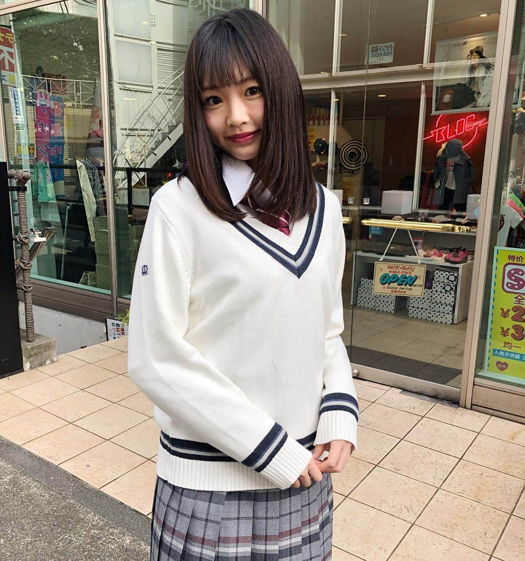 制服専門店CONOMiさんのインスタグラム写真 - (制服専門店CONOMiInstagram)「新作のセーター♥️﻿﻿﻿﻿ ﻿﻿ ネクタイでカッコよく🐥👔♪﻿ ﻿﻿﻿ モデル(@yabusaya0928 )﻿﻿ 身長→170cm﻿﻿﻿﻿ ⭐️着用サイズ﻿﻿﻿﻿ ブレザー→L﻿﻿﻿﻿ 長袖シャツ→L﻿﻿﻿﻿ カーディガン→L﻿ ﻿﻿﻿ ﻿﻿﻿ ﻿﻿﻿ ブレザー→¥22000﻿﻿﻿﻿ 長袖シャツ→¥3800﻿﻿﻿﻿ ネクタイ→¥1900﻿﻿﻿﻿ スカート¥9800﻿﻿﻿﻿ ハイソックス→¥1000﻿﻿﻿﻿ ローファー→¥9800﻿﻿﻿﻿ セーター→5800 ⚠️全て税抜きの金額です✨✨﻿﻿﻿﻿ ﻿﻿﻿ ﻿﻿﻿ #制服#お洒落#写真#photo#カメラ#fashion#code#スカート#skirt#ローファー#可愛い#asiangirls#高校生#jk#jc#セーター#学校#cosplaygirl#highschool#モデル#靴下#被写体#ブレザー#shopping#교복#아이돌#모델#sailorsuit#撮影#ポートレート」2月14日 13時28分 - conomi_official