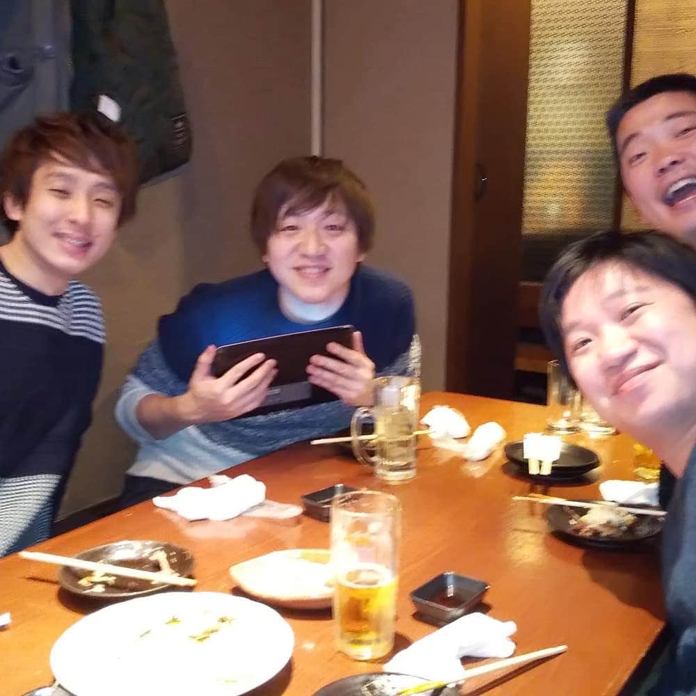 秋定遼太郎さんのインスタグラム写真 - (秋定遼太郎Instagram)「ユニットライブ「あたしら」ありがとうございました。むちゃくちゃな出番順とおもしろメンバーでむちゃくちゃ楽しかったです。 打ち上げもむちゃくちゃ楽しかったので気持ち的には第二回開催決定です。 あと、「あたしら」というタイトルにちなんで女性のカツラかぶってフライヤー作ったんですが、自分のブスっぷりが発揮されてて良くないなと思いました。  #あたしら #滝音 #ニッポンの社長 #丸亀じゃんご」2月14日 15時21分 - ryotaroakisada