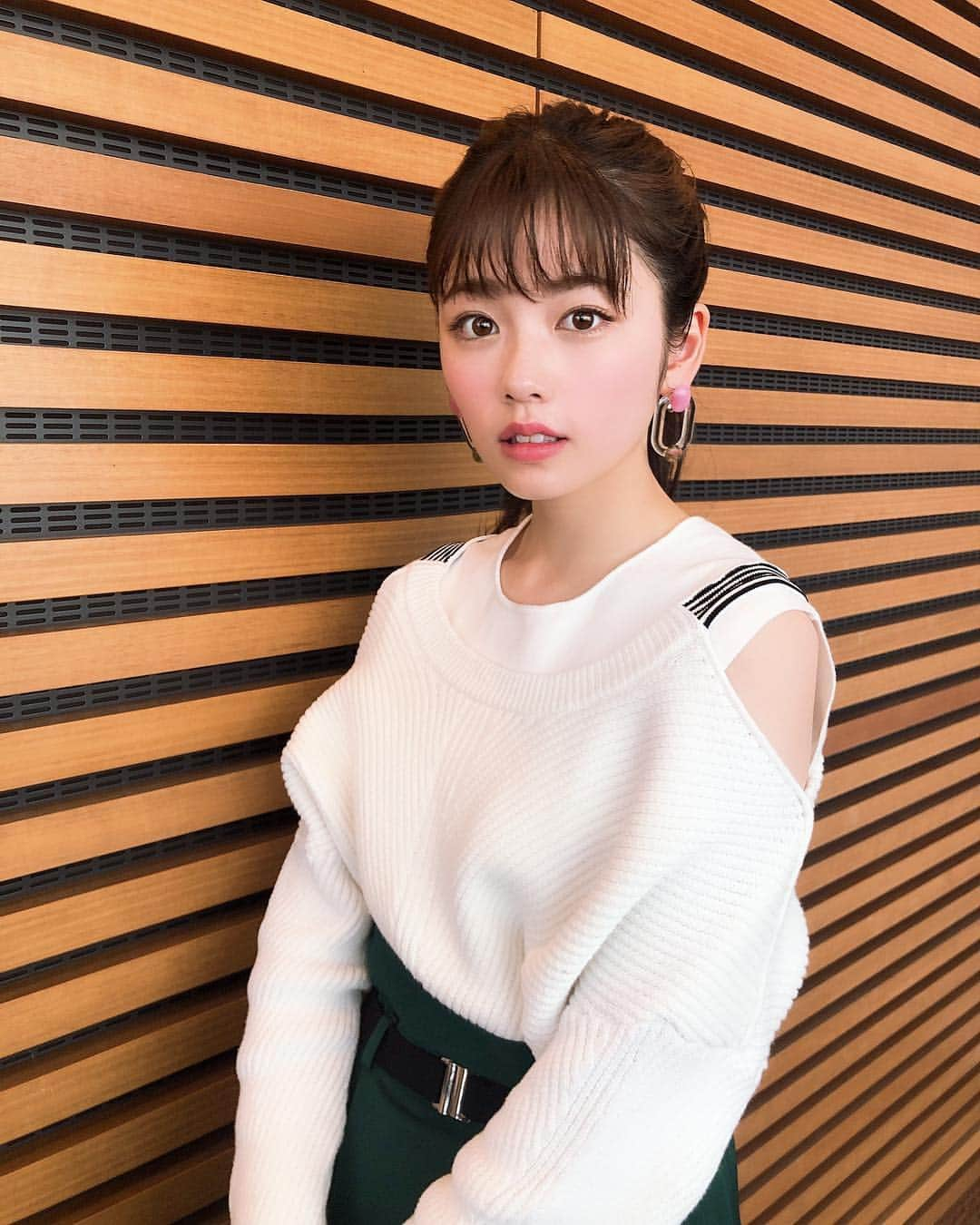 小芝風花さんのインスタグラム写真 - (小芝風花Instagram)「今日の「ヒルナンデス」 見て下さった皆さん、ありがとうございました😊✨ やっぱり生放送って緊張しますね…全然慣れないです😂 でも皆さん優しくて、凄く楽しかったです✨ 見て下さった方はご存知だと思いますが……！！ なんと！！！ 2nd写真集「F」の、重版記念イベントを行います〜🎉👏🎉👏🎉 3月9日（土）に 大阪と東京で行います🥰 嬉しいなぁ〜嬉しいなぁ〜♪ ほんと皆さんのおかげです(｡・・｡) いつも応援ありがとうございます😊✨ 時間と場所は、正式に決まり次第お知らせさせて頂きます♪ ぜひ遊びに来てくださいねぇ(｡・・｡)✨」2月14日 16時24分 - fuka_koshiba_official